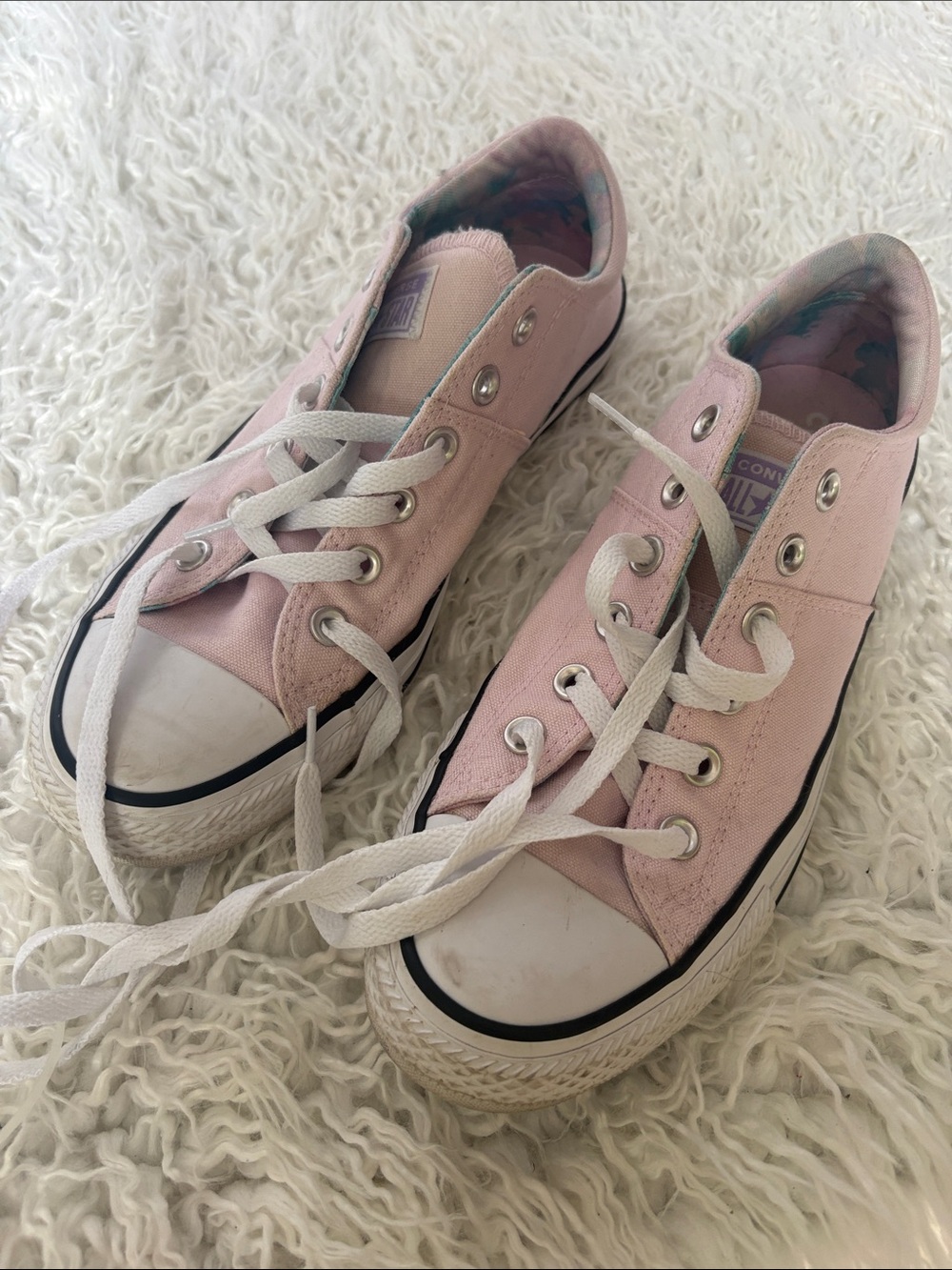 Converse Low Top Sneakers in Pale Pink and White